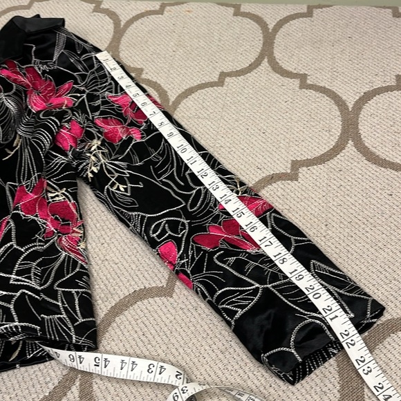 Chico’s Silk Blend Black Fuchsia Floral Embroidered Lined Jacket Sz 1 M/8 - Picture 6 of 13
